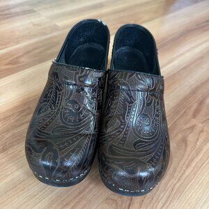 Dansko Black Tooler leather clogs
